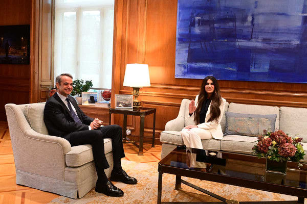 Στο Μαξίμου η Κίμπερλι Γκίλφοϊλ για την πρώτη συνάντηση με τον Κυριάκο Μητσοτάκη