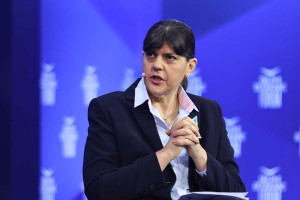 Λάουρα Κοβέσι: Εμπόδια και προκλήσεις έχουμε όλη την ώρα» - «Έλληνες μην παραιτείστε»