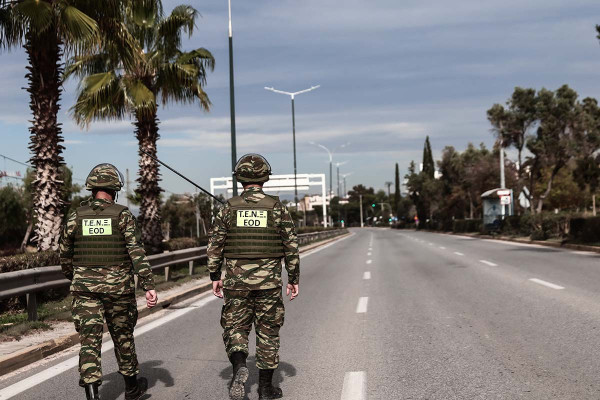 Η στιγμή της ελεγχόμενης έκρηξης στο κέντρο της Αθήνας (Video)