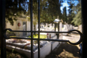 Αδιανόητο περιστατικό σε κηδεία στο Ηράκλειο: Άφησαν τον νεκρό χωρίς τάφο – «Εξαφανισμένοι» οι υπεύθυνοι του νεκροταφείου