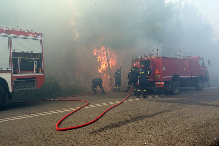 Πύρινα μέτωπα σε Κόνιτσα, Εύβοια, Αλεξανδρούπολη και Δράμα: Συνεχίζεται η μάχη