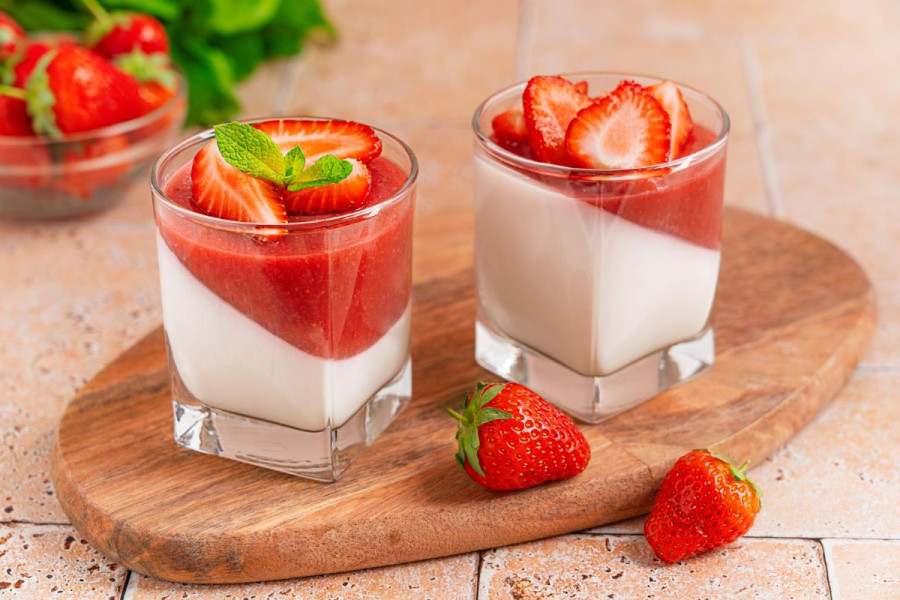 Τριλογία Panna Cotta για το πασχαλινό τραπέζι: Φιστίκι, mango-καρύδα &amp; φράουλα