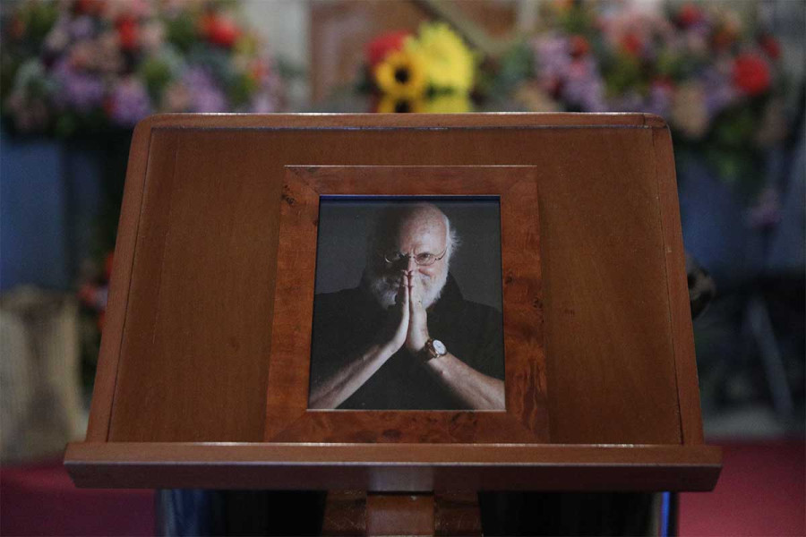 Κηδεία Σαββόπουλου: Πλήθος κόσμου με δάκρυα και λουλούδια αποχαιρετά έναν από τους πιο σπουδαίους της Ελλάδας - Live εικόνα