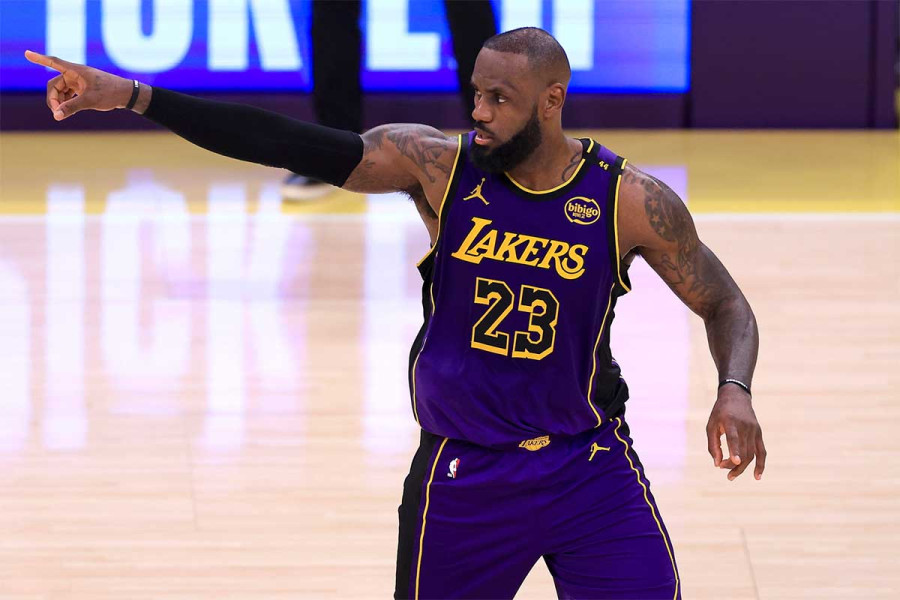 NBA: Ο ΛεΜπρόν Τζέιμς έσπασε ένα ρεκόρ του Μάικλ Τζόρνταν και έγραψε ιστορία