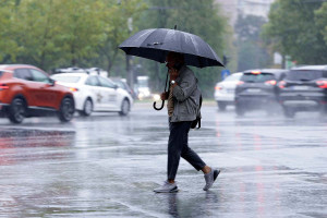 Σε κόκκινο συναγερμό η Ρουμανία λόγω των βροχοπτώσεων - Κλείνουν εκατοντάδες σχολεία