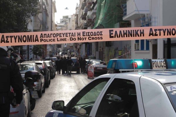 Συναγερμός στον Άγιο Παντελεήμονα: «Γάζωσαν» καφέ και τραυμάτισαν 10χρονο κορίτσι