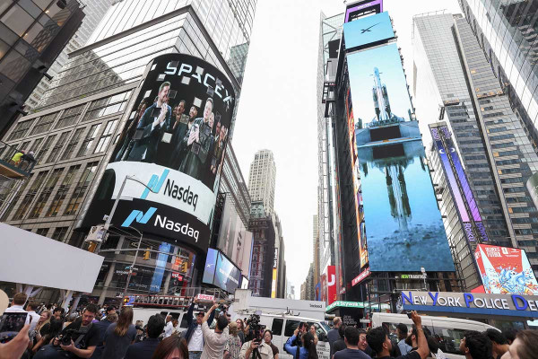 Νέα σελίδα για την SpaceX μετά την IPO - Σχέδια για πάνω από 100.000 δορυφόρους σε τροχιά