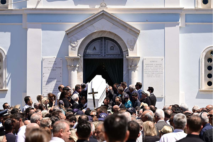 Το τελευταίο αντίο στη Λένα Σαμαρά – Γνωστοί, φίλοι και πολιτικοί αποχαιρετούν την κόρη του πρώην πρωθυπουργού