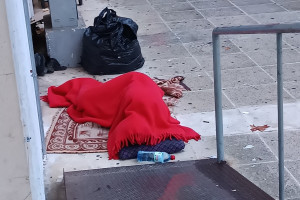 Πύργος: Άτυπο κατάλυμα ΡΟΜΑ η είσοδος του Κέντρου Υγείας - Ζητείται η άμεση παρέμβαση των αρχών