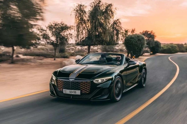 H νέα Bentley Batur και σε ανοιχτή έκδοση
