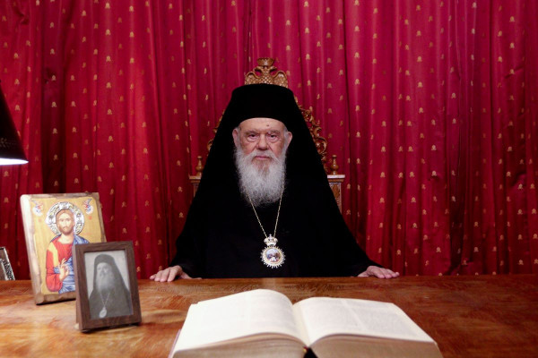 «Να γίνουμε φορείς του φωτός και της ειρήνης»: Το αναστάσιμο μήνυμα του Αρχιεπίσκοπου Ιερώνυμου