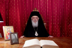 «Να γίνουμε φορείς του φωτός και της ειρήνης»: Το αναστάσιμο μήνυμα του Αρχιεπίσκοπου Ιερώνυμου