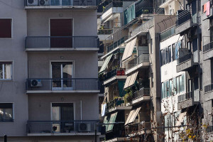Διπλή παρέμβαση για τον ΦΠΑ στα ακίνητα: Ποιοι και πόσο βγαίνουν κερδισμένοι