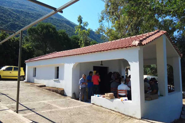 Ο Εμπορικός Σύλλογος Κυπαρισσίας τιμά τους Αγίους Πάντες