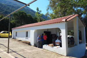 Ο Εμπορικός Σύλλογος Κυπαρισσίας τιμά τους Αγίους Πάντες
