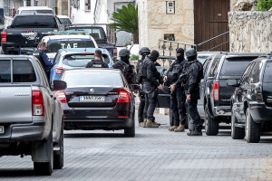«Κανένα μίσος δεν γιατρεύεται με μίσος» - Το μήνυμα αγωνίας του ιερέα που κήδευσε την Ευαγγελία από τα Βορίζια και οι προσπάθειες σασμού από συγγενείς της