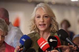 Η Ρένα Δούρου εκλέγεται αύριο επικεφαλής του ΣΥΡΙΖΑ: Η απόσυρση Πολάκη, η συλλογική ηγεσία και ο ρόλος Παππά
