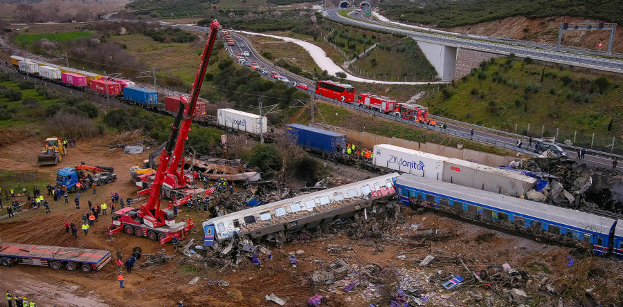 Συγκλονίζει η κατάθεση επιζώντα των Τεμπών: «Βρέθηκα καρφωμένος σε μια λαμαρίνα»