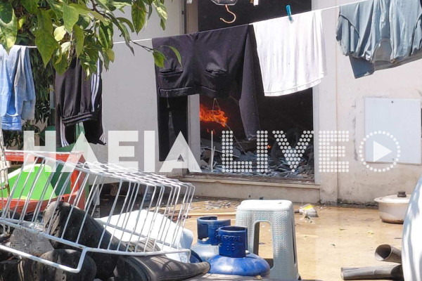 Φωτιά μετά από έκρηξη σε σπίτι στη Νέα Μανωλάδα