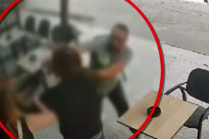 Ναύπλιο: Βίντεο-σοκ από τον άγριο ξυλοδαρμό άνδρα έξω από νυχτερινό μαγαζί - Κατέληξε ύστερα από μήνες νοσηλείας