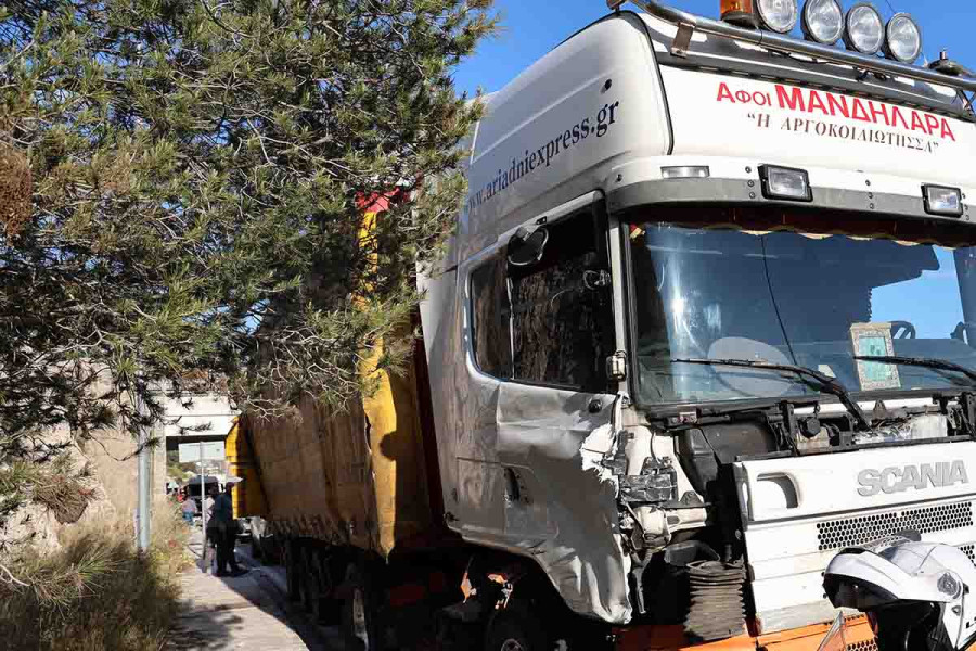 Καραμπόλα πέντε οχημάτων στη Δραπετσώνα - Διαρροή καυσίμου