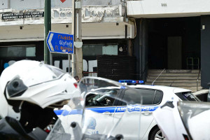 Βούλα: Παρουσιάστηκε ως υπάλληλος του ΔΕΔΔΗΕ και άρπαξε 82 λίρες, 20.000 ευρώ και κοσμήματα