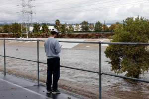 Εντολές εκκένωσης σε περιοχές του Λος Άντζελες υπό τον φόβο πλημμυρών