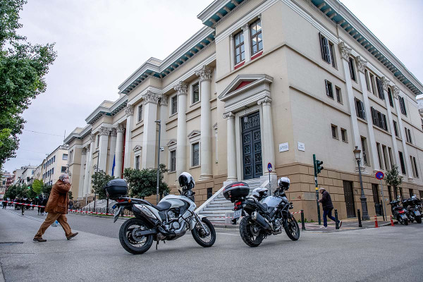 Απολογείται ο 50χρονος καθηγητής για την υπόθεση με τη 14χρονη