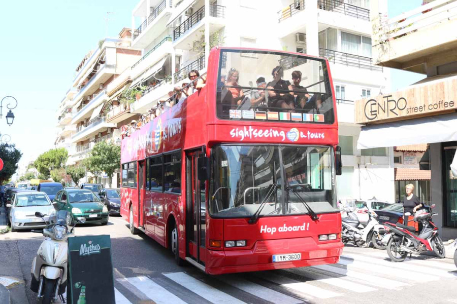 Στάθης Καννής: Τα ανοιχτά λεωφορεία της κρουαζιέρας και τα ψέματα της αντιπολίτευσης