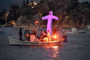 Ω γλυκύ μου Έαρ: Τα ήθη και τα έθιμα της Μεγάλης Παρασκευής σε όλη την Ελλάδα