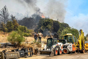Μάχη με τις φλόγες σε Κηπουριές, Φυτά και Καμπιά στη Χίο, διάσπαρτες εστίες στην Πάτρα - Νέο μέτωπο σε Ερμιόνη Αργολίδας και Κερατέα (upd)