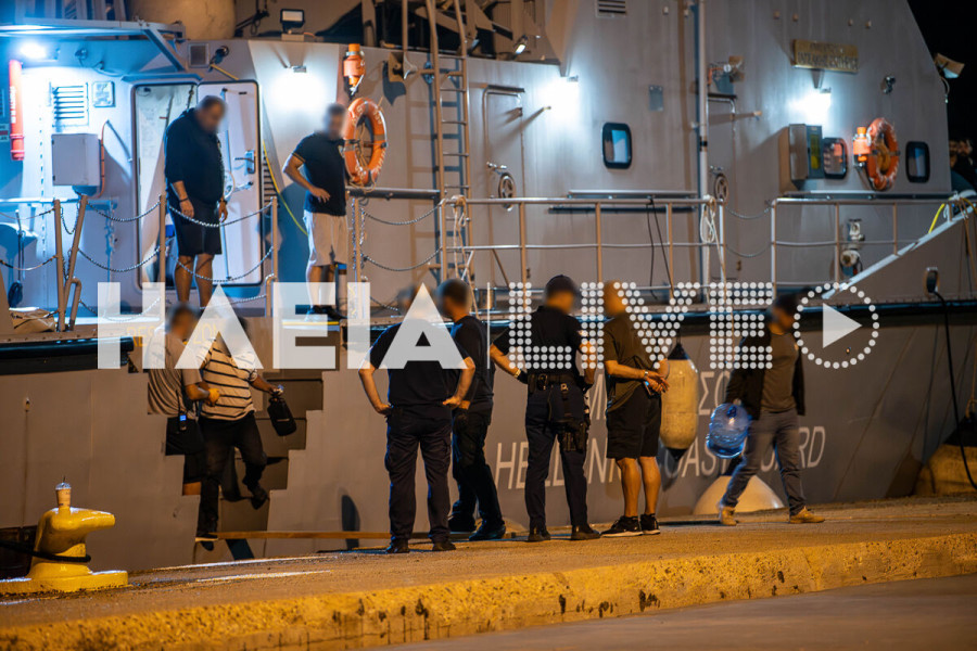 Κατάκολο: Κατέπλευσε το σκάφος του Λιμενικού με 57 μετανάστες (photos &amp; video)