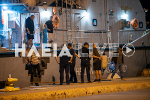 Κατάκολο: Κατέπλευσε το σκάφος του Λιμενικού με 57 μετανάστες (photos &amp; video)