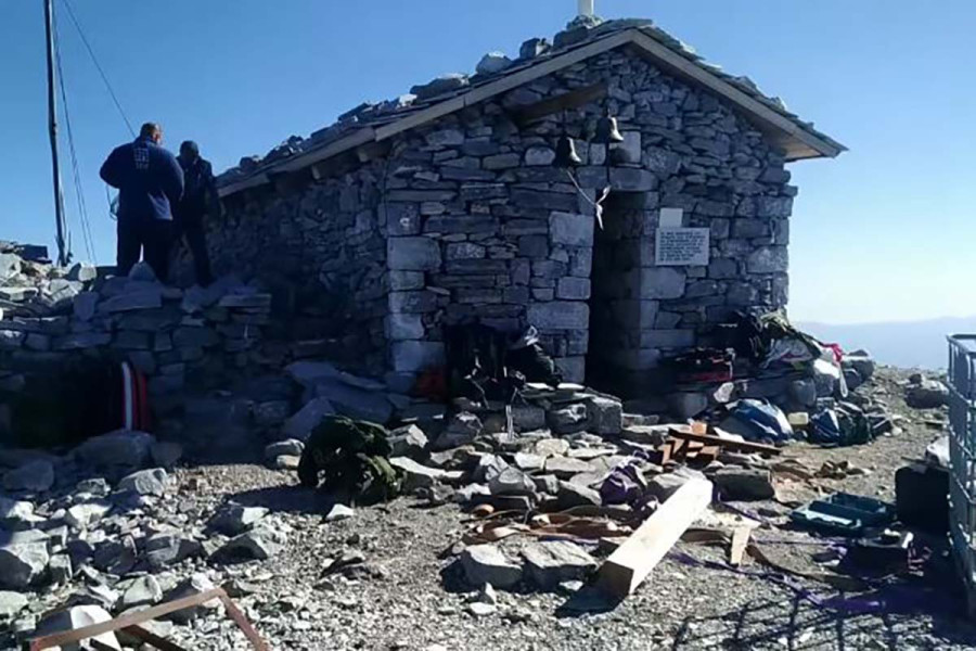Ταΰγετος: Εργασίες καθαρισμού και επισκευών στα 2.407 μέτρα