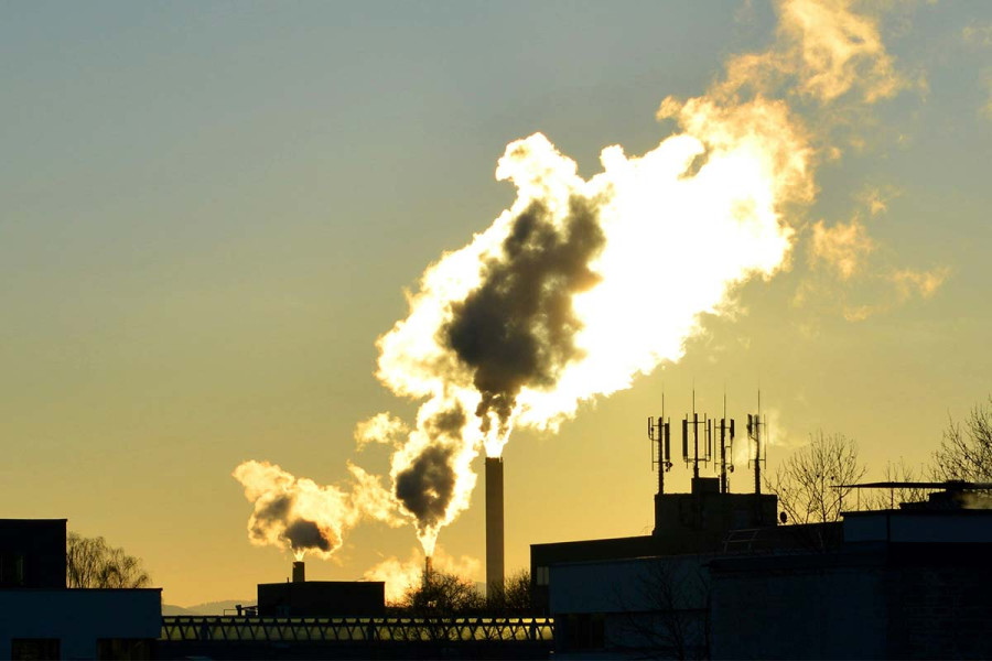 Το 50% των παγκόσμιων εκπομπών CO2 προέρχονται από μόλις 36 εταιρείες
