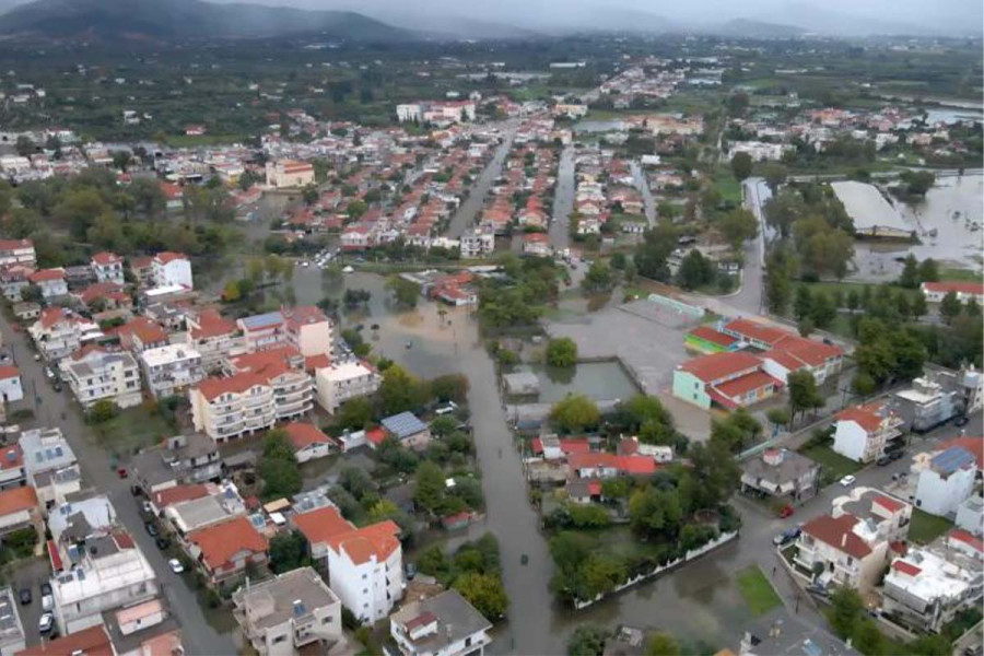 Μεσολόγγι: Η επόμενη μέρα μετά τις πλημμύρες – Αγώνας δρόμου για αποκατάσταση των ζημιών (video)