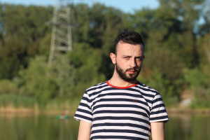 Ζηλιάρηδες και ανταγωνιστικοί όσοι δεν νιώθουν άνετα με το ύψος τους – Έρευνα αποκαλύπτει