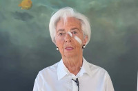 Λαγκάρντ: Με τσιρότα στο πρόσωπο ανακοίνωσε την παραίτησή της