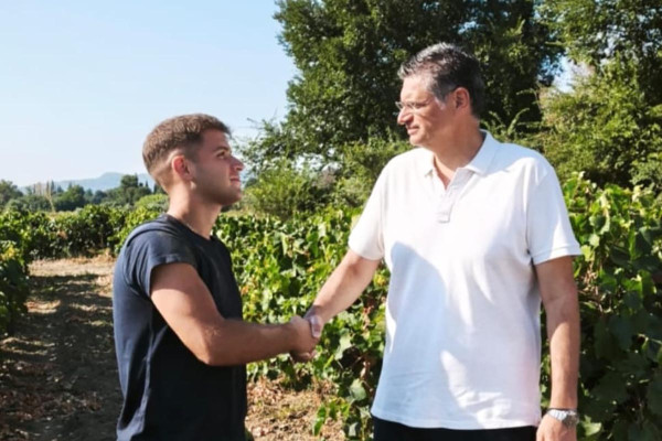 Καλαματιανός: «Στήριξη των παραγωγών κορινθιακής σταφίδας»