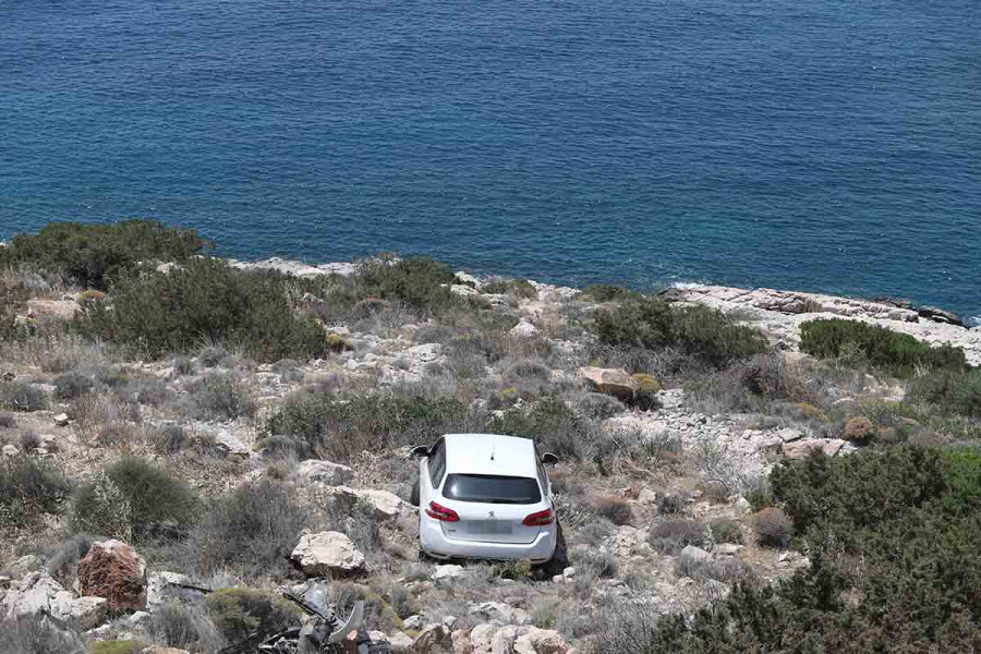Ρόδος: 45χρονος προσπάθησε να ρίξει αυτοκίνητο με τη εν διαστάσει σύζυγο και το παιδί του σε γκρεμό