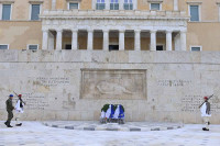 Νέα όψη αποκτά το Μνημείο του Άγνωστου Στρατιώτη: Η άσφαλτος αντικαθίστααι από μάρμαρο