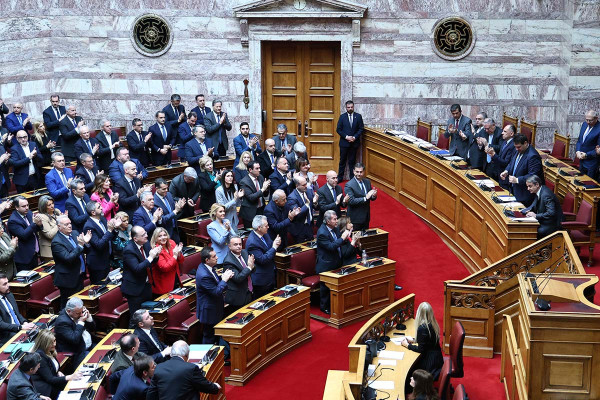 AI για τους Βουλευτές: Τι είναι το «iKO» που έρχεται σήμερα στα κινητά των Βουλευτών της ΝΔ