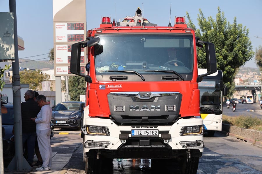Φωτιά σε βιοτεχνίες στο Αιγάλεω - Απομακρύνονται προληπτικά όσοι βρίσκονται σε απόσταση 400 μέτρων