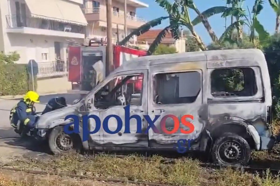 Φωτιά σε εν κινήσει όχημα στα Βραχνέϊκα - Γλίτωσε ο οδηγός