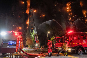Στους 55 οι νεκροί από τη φωτιά σε ουρανοξύστες στο Χονγκ Κονγκ - Έρευνες για αμέλεια