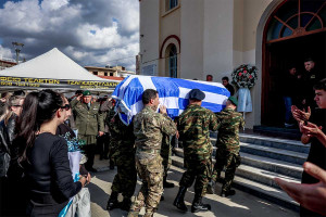 Κρήτη: Οδύνη στην κηδεία του 19χρονου που σκοτώθηκε στο πεδίο βολής στη Ρόδο