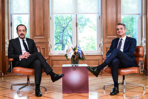 Συνάντηση Μητσοτάκη - Χριστοδουλίδη στο Μαξίμου: Ο διάλογος και τα μηνύματα