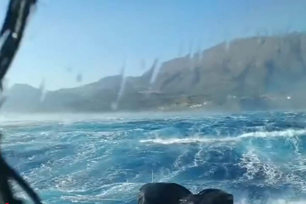 Η μαρτυρία ψαρά για την εκκένωση πολιτών με καΐκι στο Ρέθυμνο