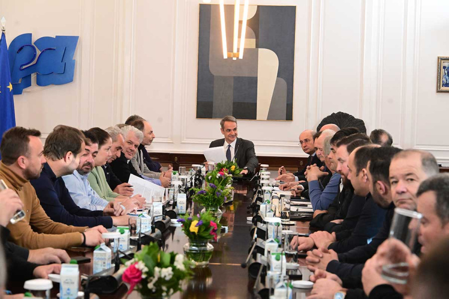 Όσα συζητήθηκαν στη συνάντηση Μητσοτάκη με αγρότες - Τι θα κάνουν όσοι παραμένουν στα μπλόκα