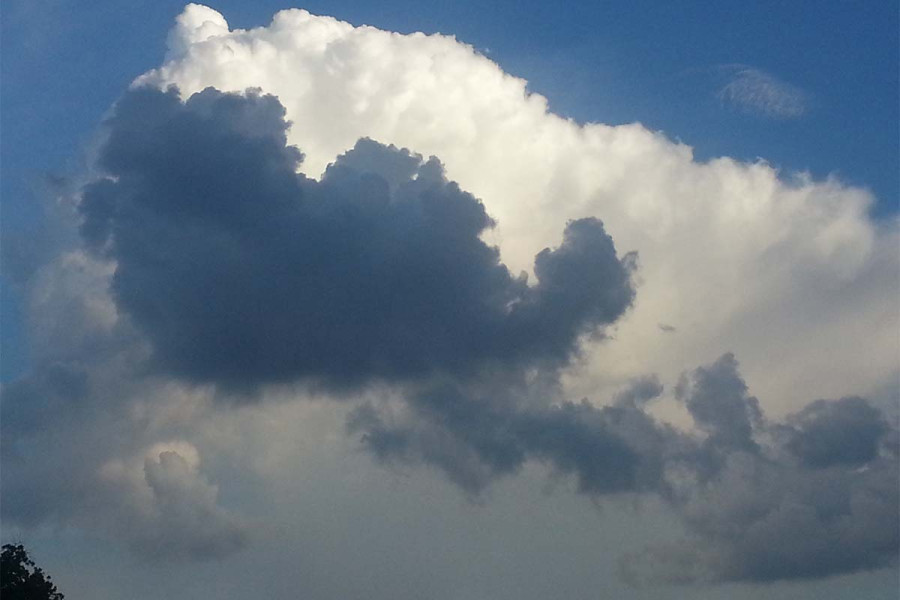 Καιρός: Θερμικός θόλος, σύννεφα Cumulonimbus και Roll cloud - Τα σπάνια φαινόμενα που είδαμε